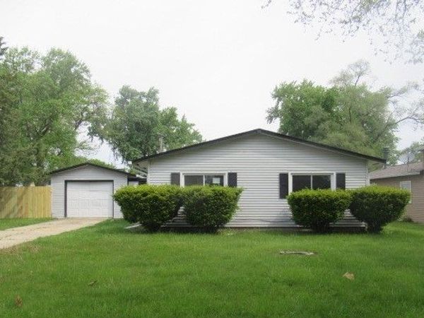 12 Circle Drive E, Montgomery, IL 60538