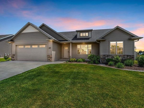 1897 MEADOWLAND COURT, Green Bay, WI 54311