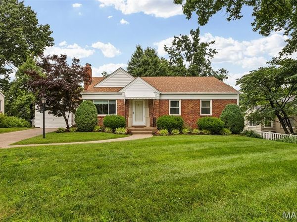 527 Sunningwell Drive , Webster Groves, MO 63119