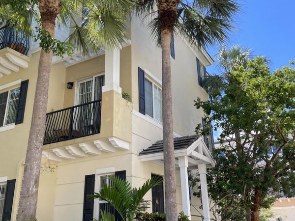 552 NW 39th Circle N, Boca Raton, FL 33431