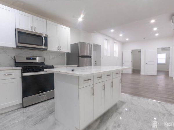 370 Pacific Avenue , Jersey City, NJ 07304