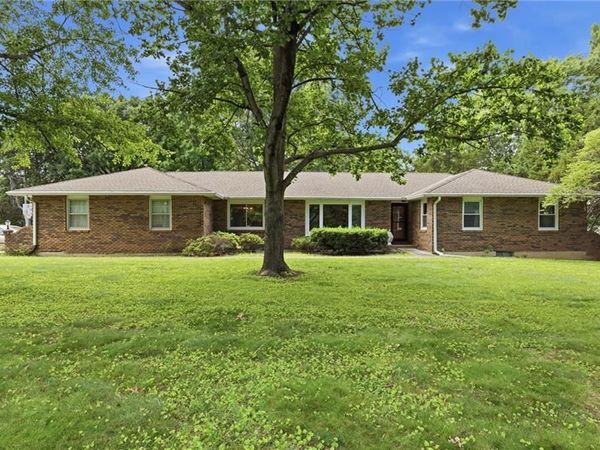 15960 Nall Avenue, Stilwell, KS 66085