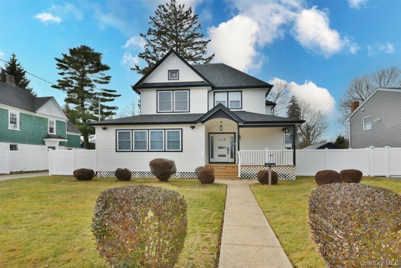 115 N Bergen Place , Freeport, NY 11520 Main Photo