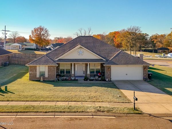 7693 W Woodridge Drive, Southaven, MS 38672