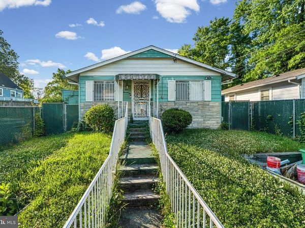 806 CLOVIS AVENUE, CAPITOL HEIGHTS, MD 20743