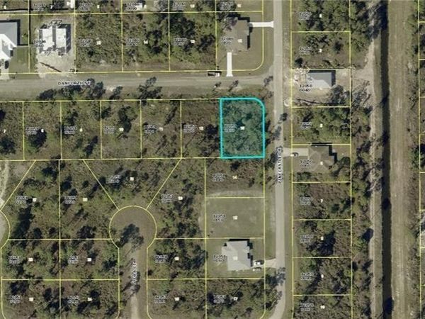 1052 DANFORTH STREET , LEHIGH ACRES, FL 33974