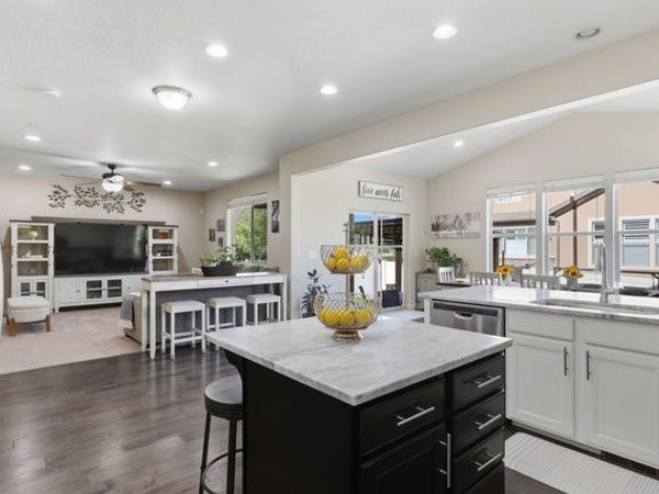 10338 S VENENZIA WAY W, South Jordan, UT 84095