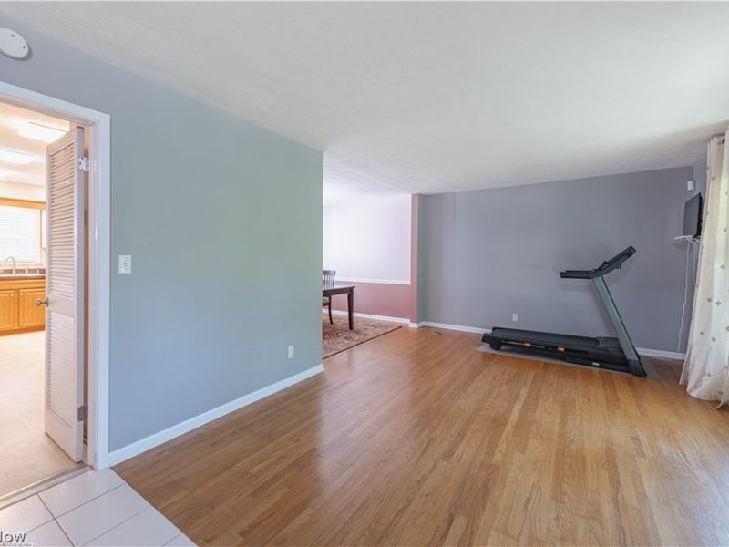 5018 Hartley Drive, Lyndhurst, OH 44124 Photo 12