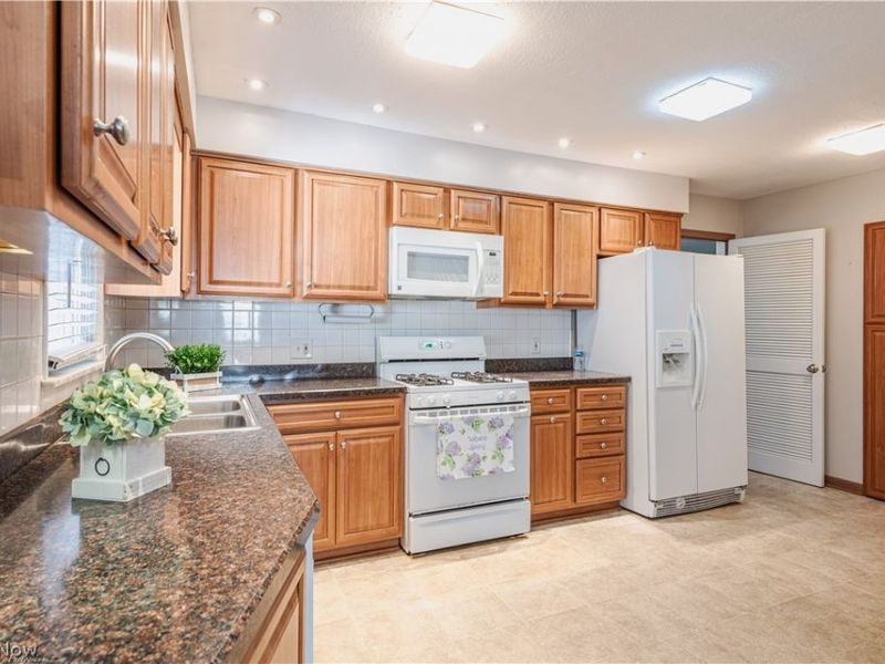 5018 Hartley Drive, Lyndhurst, OH 44124 Photo 6