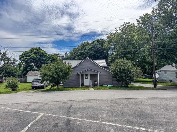 102 Tucker Street , Campbellsville, KY 42718