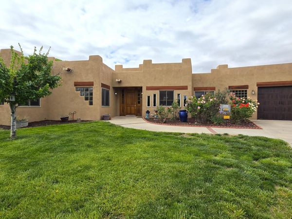 458 Calle De Wences, Los Lunas, NM 87031