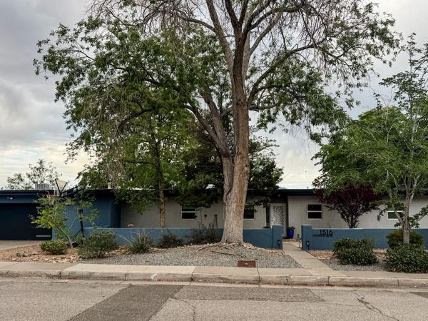 1516 Columbia Drive NE, Albuquerque, NM 87106