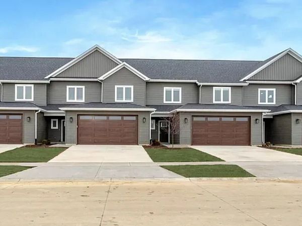 413 Donahue Street E, Eldridge, IA 52478