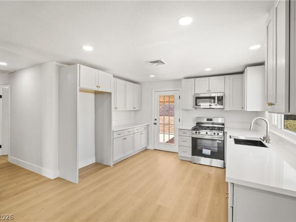 603 Buchanan Avenue , Henderson, NV 89015