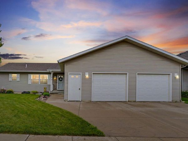 1414 Robertson Road, Waverly, IA 50677