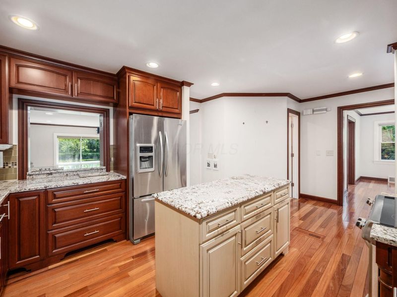 2738 E Broad Street , Bexley, OH 43209 Photo 11
