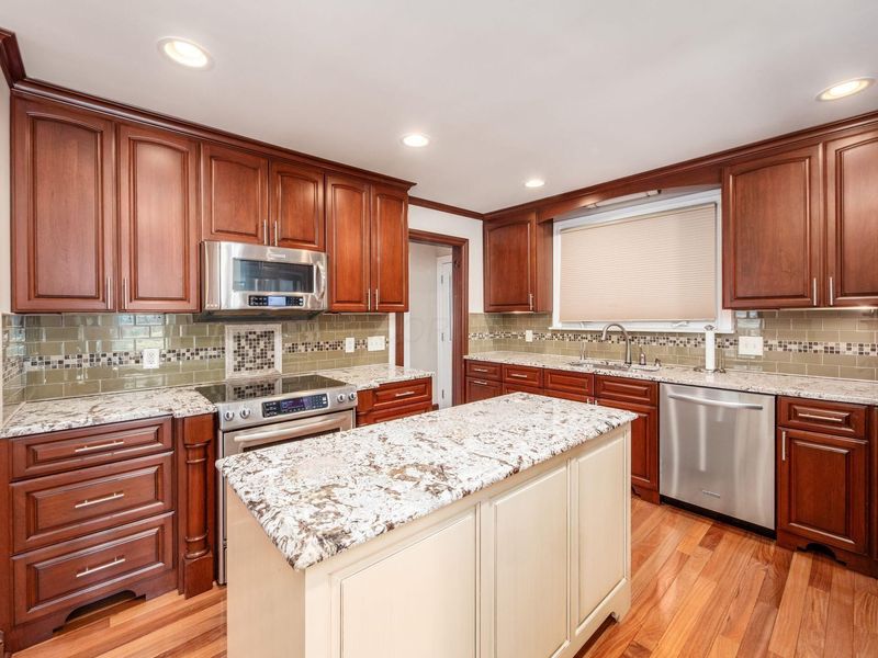 2738 E Broad Street , Bexley, OH 43209 Photo 9