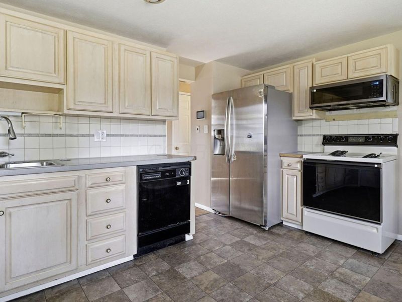 6493 Dobson Square E, Columbus, OH 43229 Photo 13