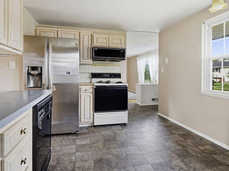 6493 Dobson Square E, Columbus, OH 43229 Photo 14