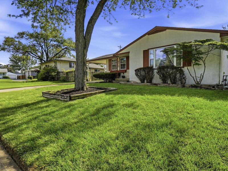 6493 Dobson Square E, Columbus, OH 43229 Photo 3
