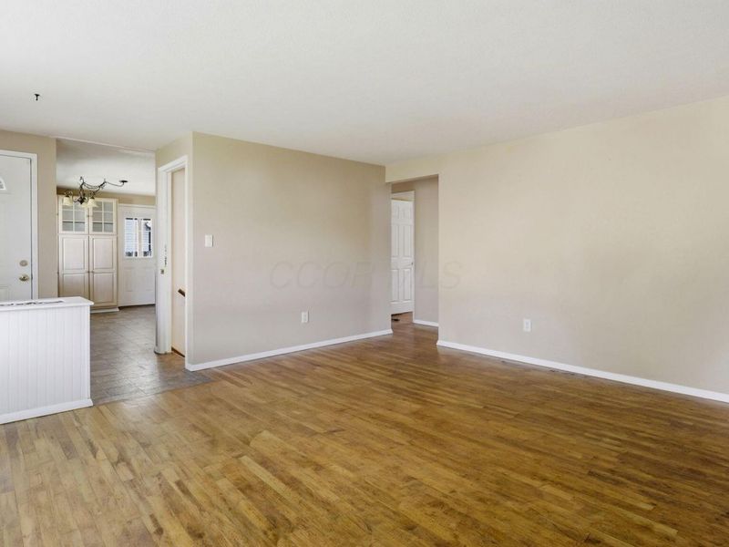 6493 Dobson Square E, Columbus, OH 43229 Photo 9