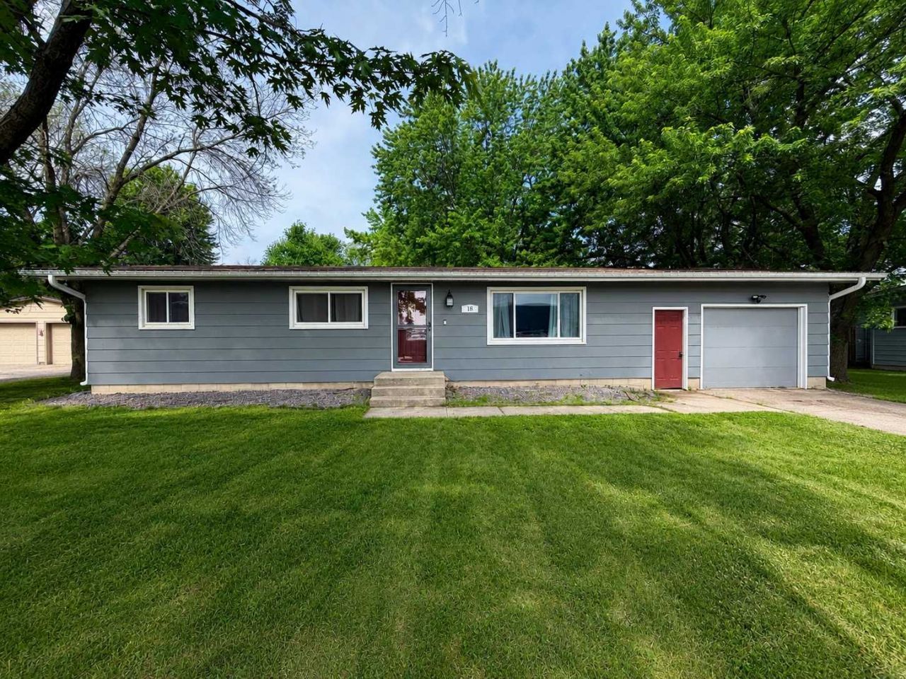 18 20th Avenue Nw, Faribault, MN 55021 Main Photo