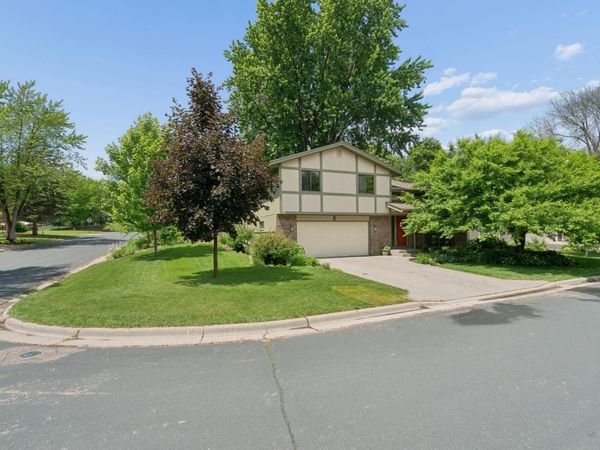 503 Laredo Lane, Chanhassen, MN 55317