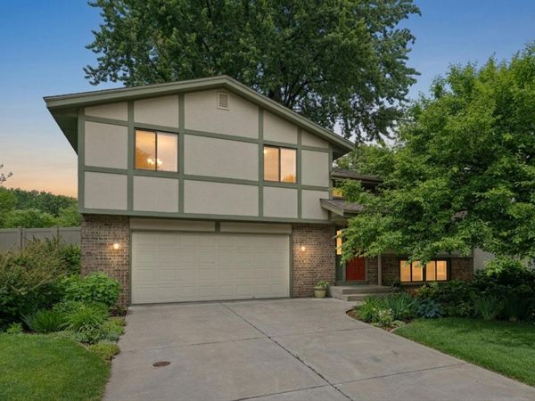 503 Laredo Lane, Chanhassen, MN 55317