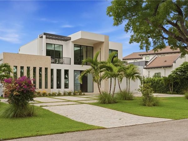 590 6th AVE N, NAPLES, FL 34102