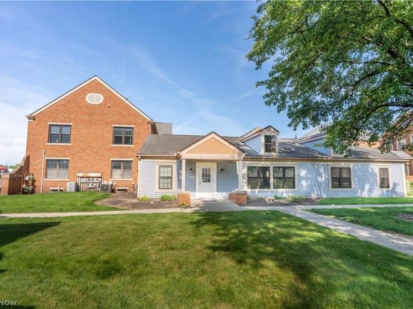 133 Wilbur Drive NE, Unit B11, North Canton, OH 44720