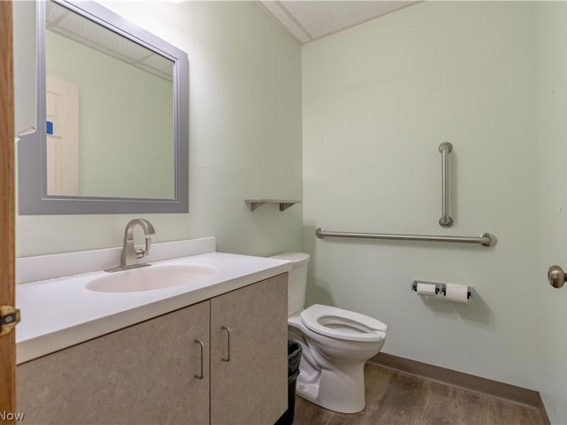 133 Wilbur Drive NE, Unit B11, North Canton, OH 44720 Photo 6