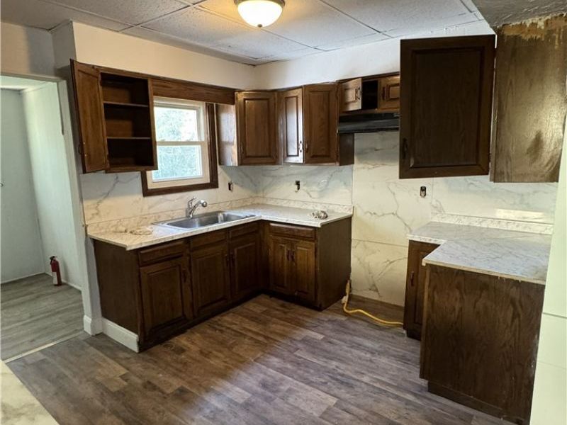 9409 Empire Avenue , Cleveland, OH 44108 Photo 4