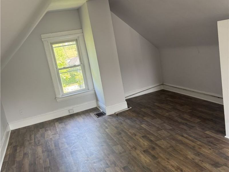 9409 Empire Avenue , Cleveland, OH 44108 Photo 8