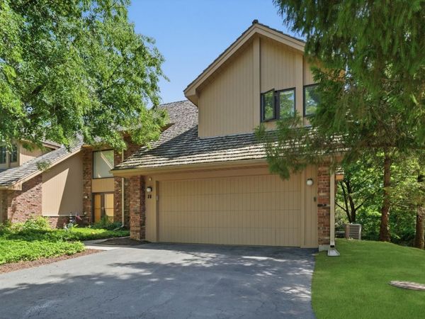 56 Oak Creek Court , Burr Ridge, IL 60527