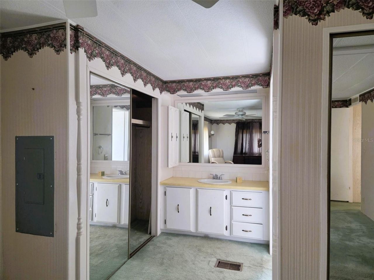 3329 Oakwood Boulevard S, Sarasota, FL 34237 Photo