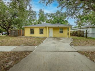 8702 FISH LAKE ROAD Tampa, FL 33619