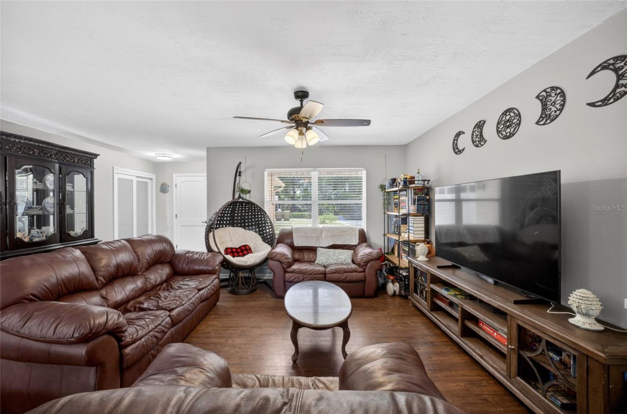 36435 Via Marcia, Fruitland Park, FL 34731 Photo