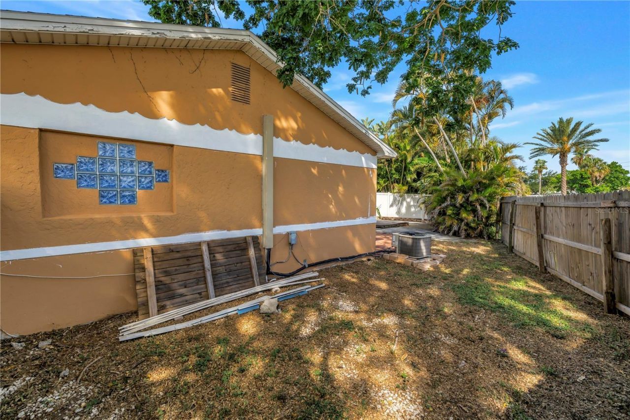 7901 Causeway Boulevard S, Saint Petersburg, FL 33707 Photo