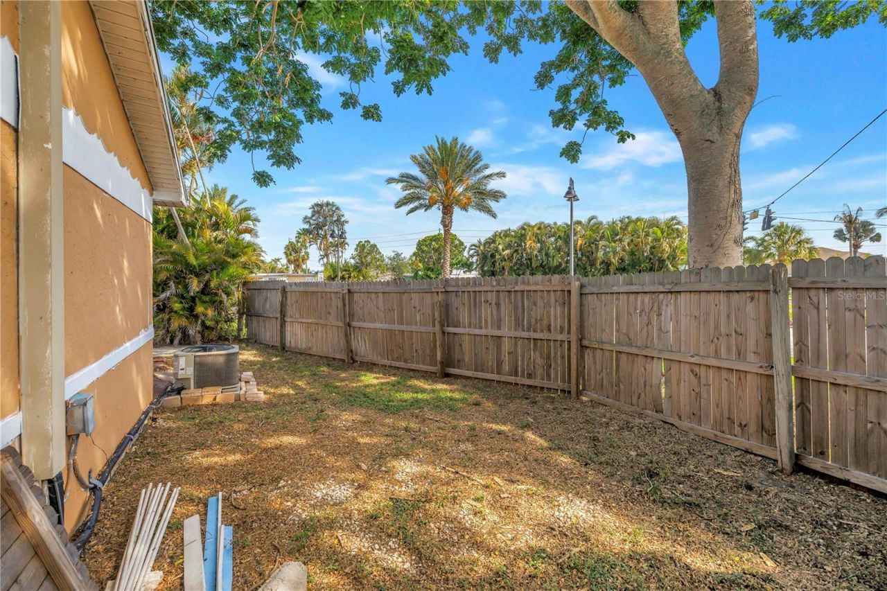 7901 Causeway Boulevard S, Saint Petersburg, FL 33707 Photo