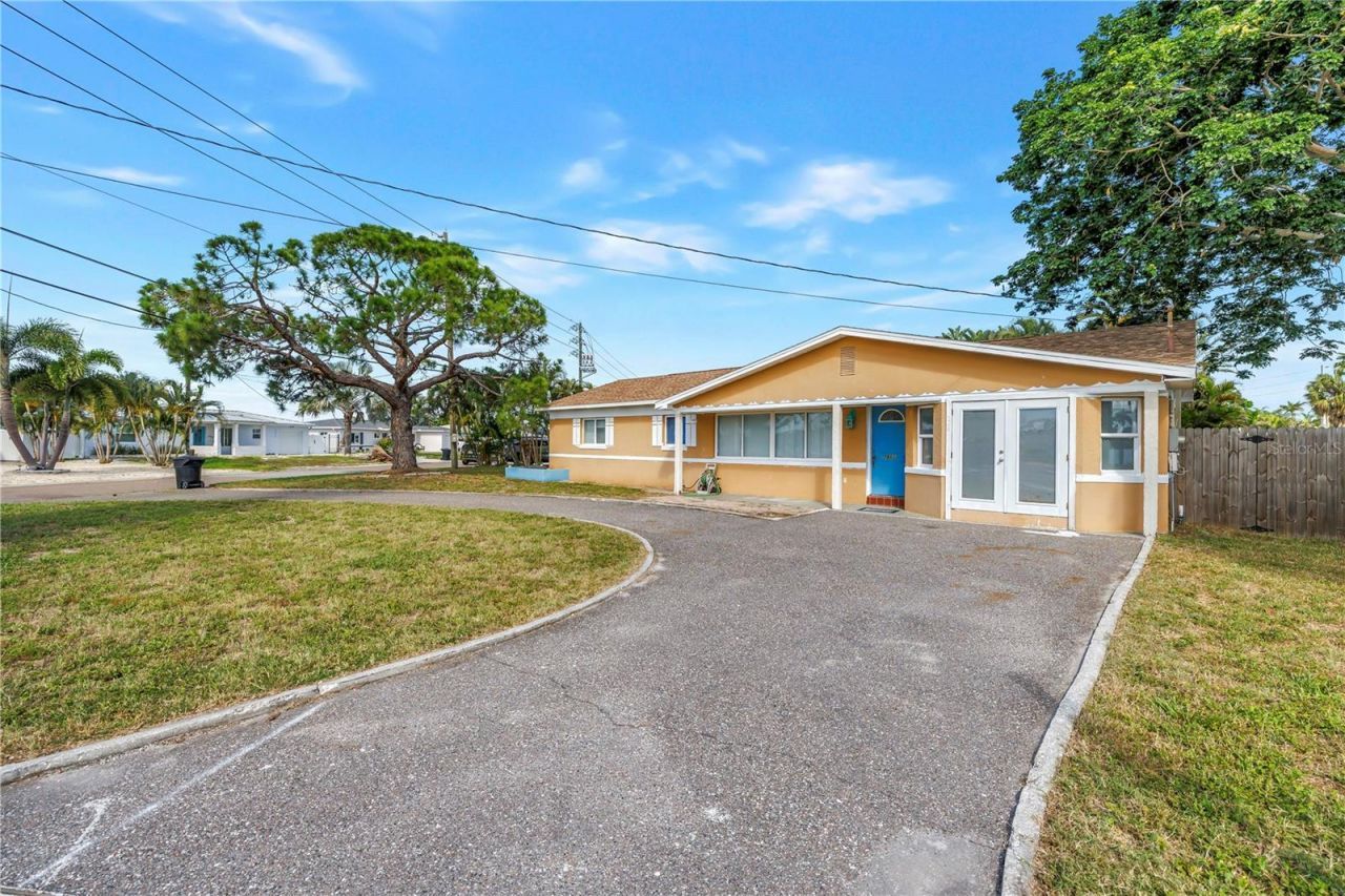 7901 Causeway Boulevard S, Saint Petersburg, FL 33707 Photo
