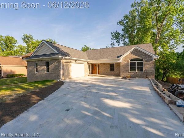 3907 Pontiac Lake Road, Waterford Twp, MI 48328