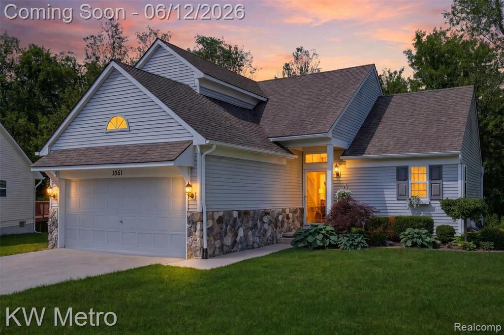 1061 Yorick Path, Wixom, MI 48393 Main Photo