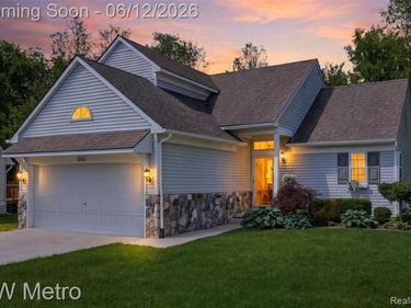 1061 Yorick Path, Wixom, MI 48393