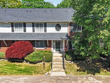 2449 Mulberry Square, Bloomfield Hills, MI 48302