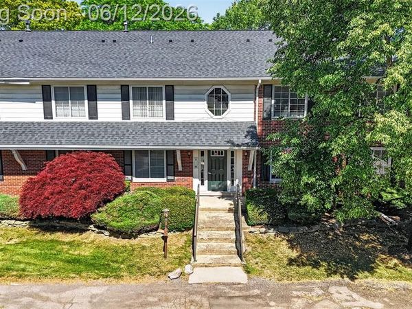 2449 Mulberry Square, Bloomfield Hills, MI 48302