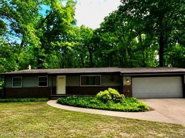 5844 Crandall Road, Howell, MI 48855