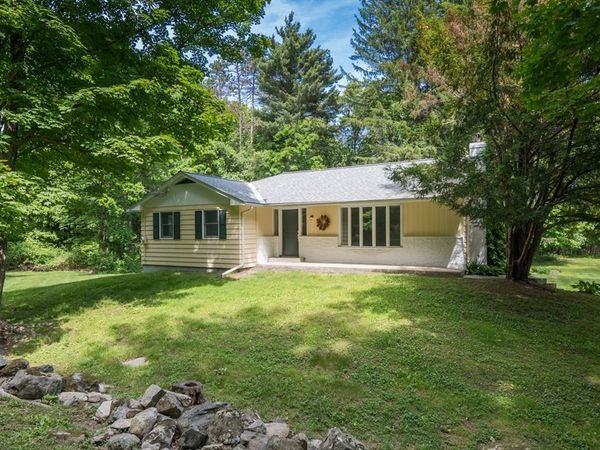 9 Long Hill Rd, Leverett, MA 01054