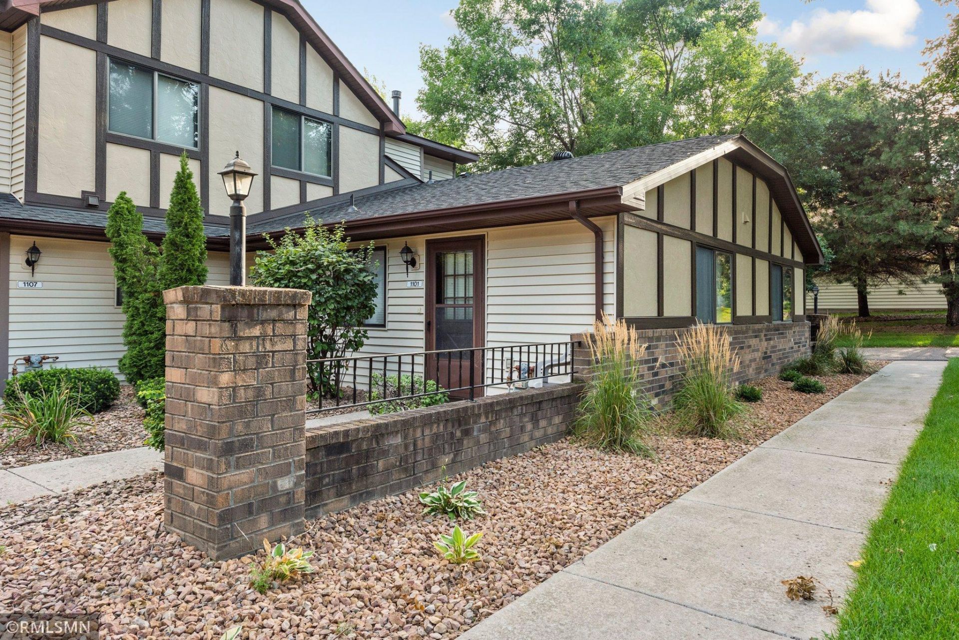 1101 W Royal Oaks Drive, Shoreview, MN 55126 Main Photo