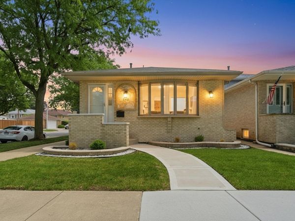 5601 S Sayre Avenue, Chicago, IL 60638