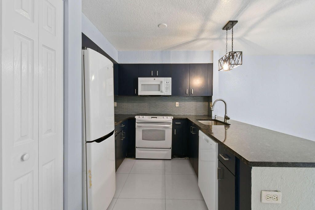 952 Summit Lake Drive, West Palm Beach, FL 33406 Photo